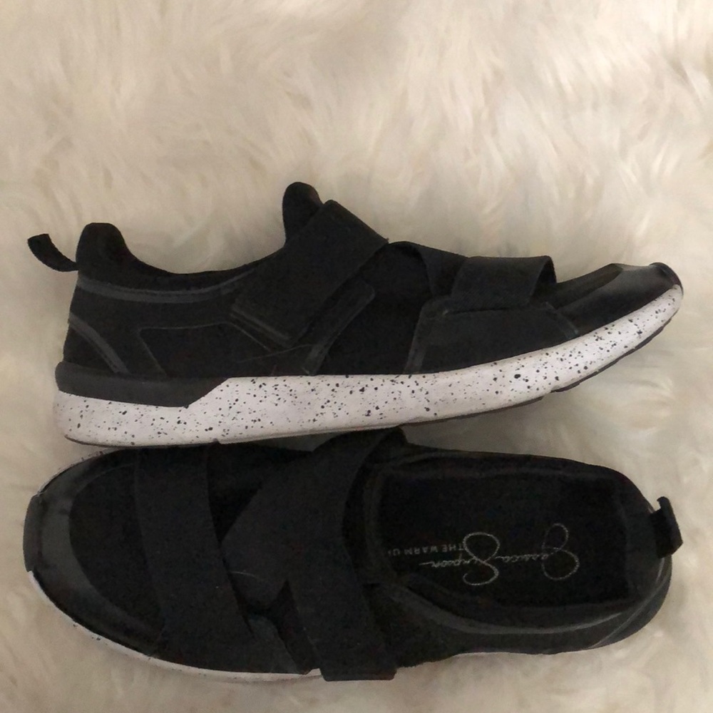 **sold** Cute no tie black running shoes